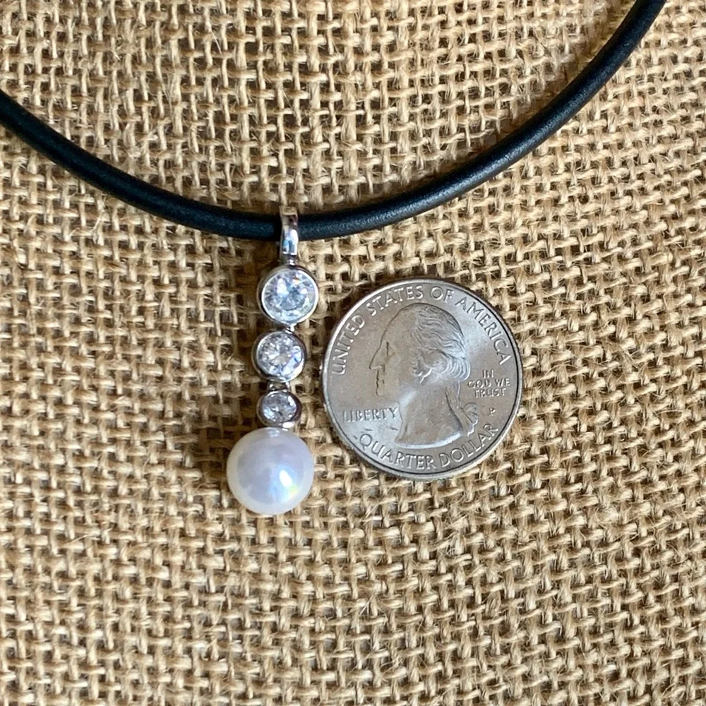 🗝️ Genuine Cubic Zirconia with Faux Pearl Pendant on a Faux Black Leather Rope - Picture 4 of 8